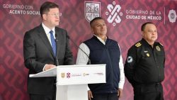 No queda claro a quién hay que reclamarle, si al que formalmente es el titular de la Secretaría de Seguridad Ciudadana, Pablo Vázquez, o a quien verdaderamente manda en la dependencia, el “Jefe Máximo”, el subsecretario Israel Benítez. FOTO: Archivo GCDMX