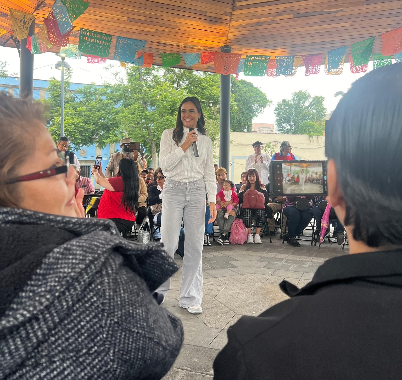 Apoyan feministas a Ale Rojo ante violencia política de Monreal