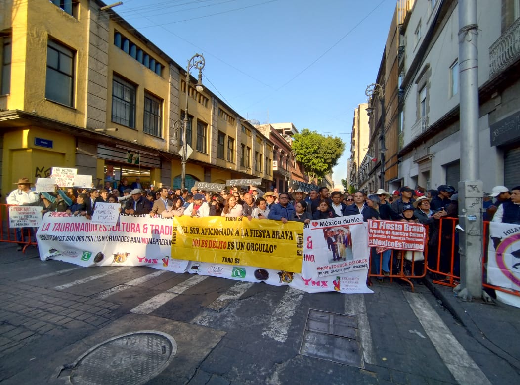 Podrán lidiar 8 toros por corrida, 15 minutos cada uno Podrán lidiar 8 toros por corrida, 15 minutos cada uno