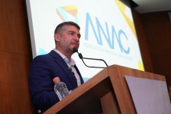 Mauricio Tabe, presidente de la Asociación Nacional de Alcaldes (ANAC) llamó a fortalecer los municipios y defenderlos del avasallamiento y menosprecio que el gobierno federal está haciendo a estos gobiernos locales, que son el primer contacto con la población. FOTOS: Especial