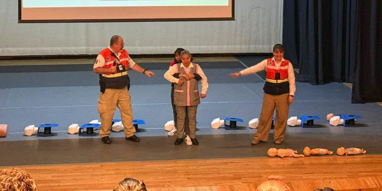 El personal recibió preparación en primeros auxilios, evacuación y respuesta ante emergencias para reforzar la seguridad de niñas, niños y usuarios de espacios comunitarios.