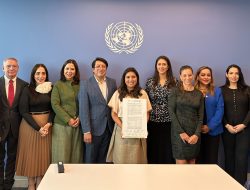 El día jueves 15 de mayo, la diputada panista Laura Álvarez se reunió con expertos de todo el mundo, en materia de ciudades familiarmente sostenibles, en el evento del “Día Internacional de la Familia” en la sede de la Organización de las Naciones Unidas (ONU) en Nueva York. FOTOS: Especial