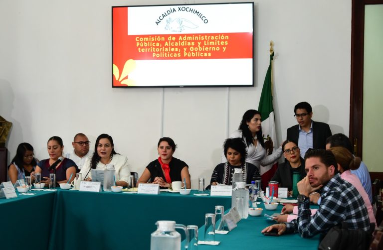 La legisladora Daniela Gicela Álvarez Camacho (PAN) preguntó por las acciones implementadas para solventar las observaciones no atendidas por la Auditoría Superior de la Federación, los mecanismos implementados para garantizar principios de legalidad, transparencia y eficiencia en futuras contrataciones y obras públicas, así como el estatus del proyecto Utopía.