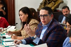 El alcalde Luis Mendoza, fue contundente en su respuesta al diputado de Movimiento Ciudadano, Royfid Torres: “Si está tan mal la Alcaldía Benito Juárez, ¿por qué los de Movimiento Ciudadano (MC) siguen viviendo ahí?”. Y remató: “No tienes idea de lo que estás preguntando”. FOTO: Especial