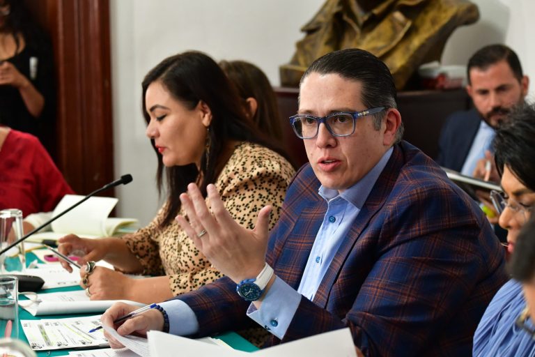 El alcalde Luis Mendoza, fue contundente en su respuesta al diputado de Movimiento Ciudadano, Royfid Torres: “Si está tan mal la Alcaldía Benito Juárez, ¿por qué los de Movimiento Ciudadano (MC) siguen viviendo ahí?”. Y remató: “No tienes idea de lo que estás preguntando”. FOTO: Especial