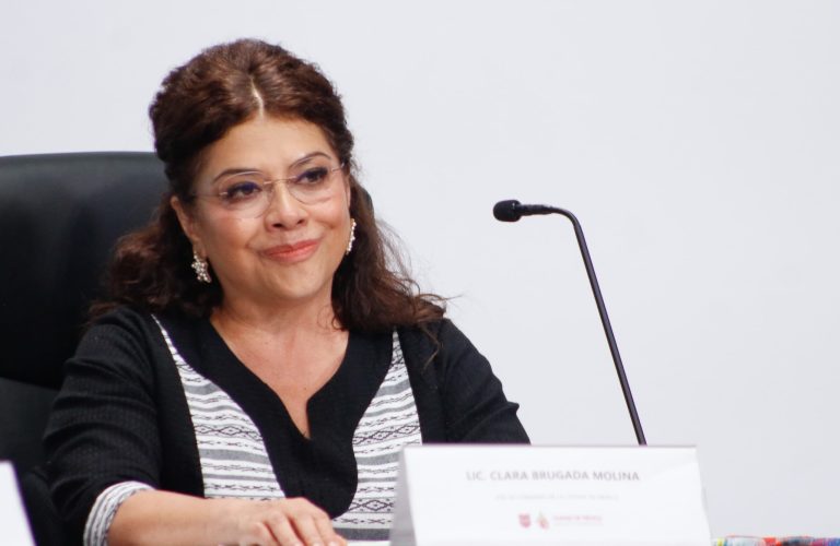 El asunto se planteó este jueves en la columna Mensaje Político de Alejandro Lelo de Larrea, con el encabezado “La imperiosa necesidad de proteger funcionarios”. Y precisamente de ello habló horas después la jefa de Gobierno, Clara Brugada, en conferencia de prensa. FOTO: Especial