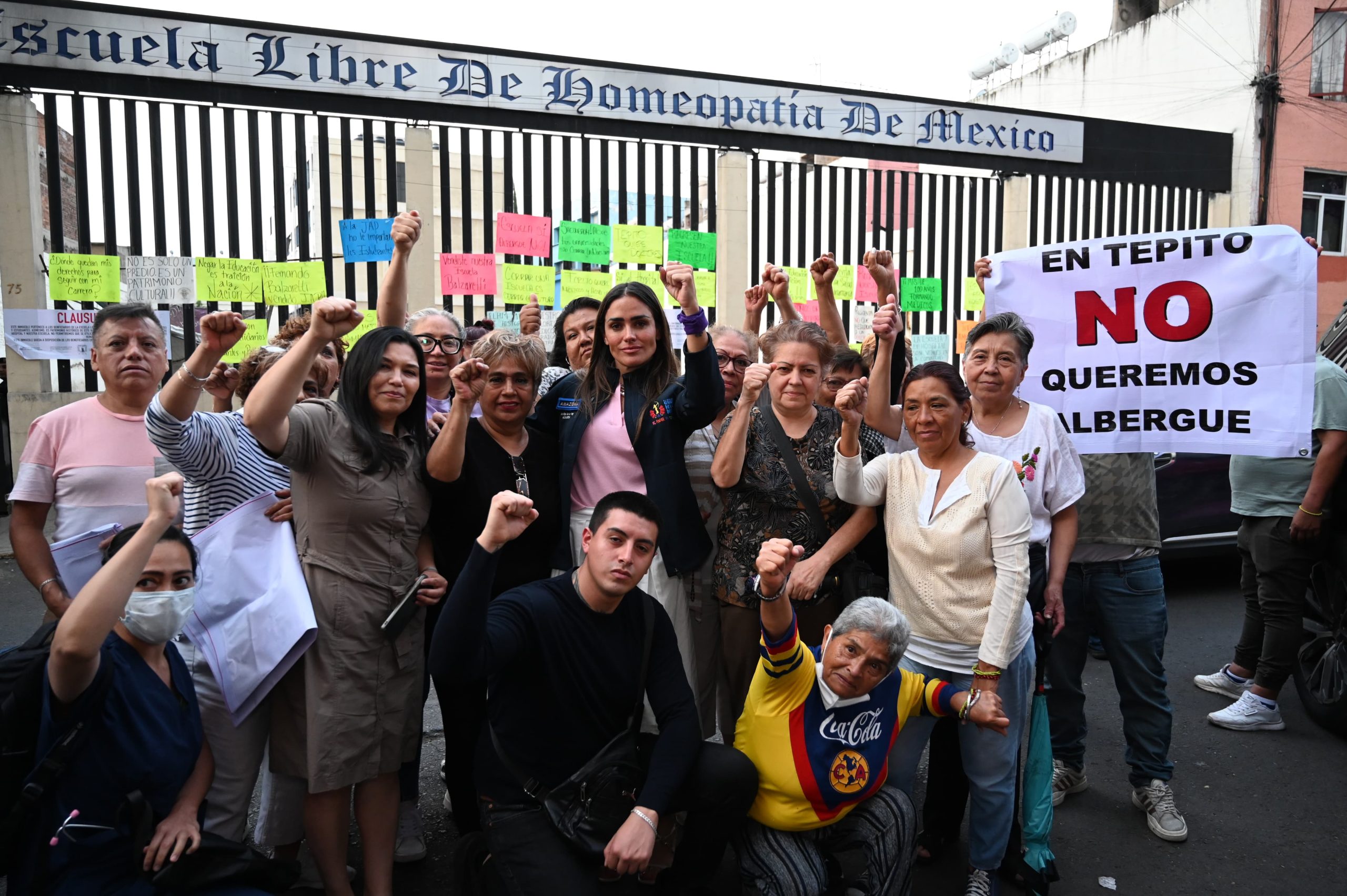 Respalda alcaldesa Ale Rojo de la Vega a vecinos de Tepito ante arbitrariedades. Respalda alcaldesa Ale Rojo de la Vega a vecinos de Tepito ante arbitrariedades.