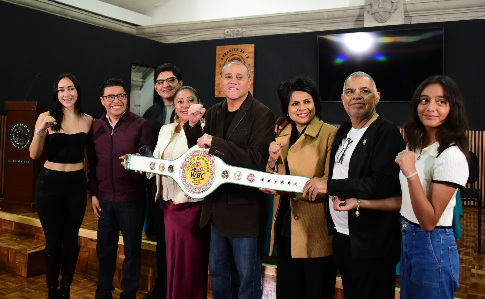 Congresistas firman Cinturón Blanco por la Paz Congresistas firman Cinturón Blanco por la Paz