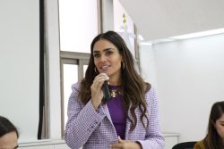 Durante la Séptima Sesión del Gabinete Violeta, la alcaldesa Alessandra Rojo de la Vega presentó resultados del programa Reacción Violeta, estrategia implementada en la Alcaldía Cuauhtémoc que ha respondido, atendido y acompañado a casi medio millar de mujeres, adolescentes y niñas víctimas de violencia de género.