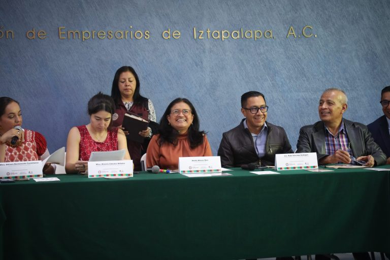 El Bando Número 5, aprobado por el Consejo de la alcaldía, permitirá fortalecer y orientar con mayor visión la planificación urbana hacia un modelo de desarrollo económico basado en criterios de responsabilidad ambiental, sostuvo la alcaldesa Aleida Alavez Ruiz.