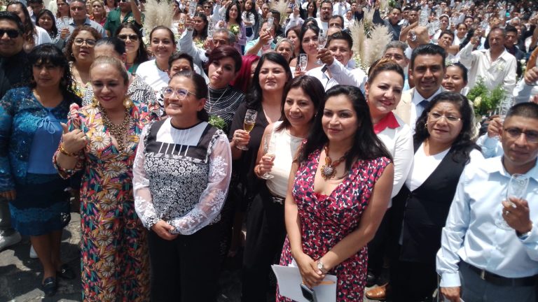 En el ex Convento de Culhuacán, más de 300 parejas contrajeron matrimonio civil teniendo como madrina de honor a la Alcaldesa de Iztapalapa, Aleida Alavez Ruiz.