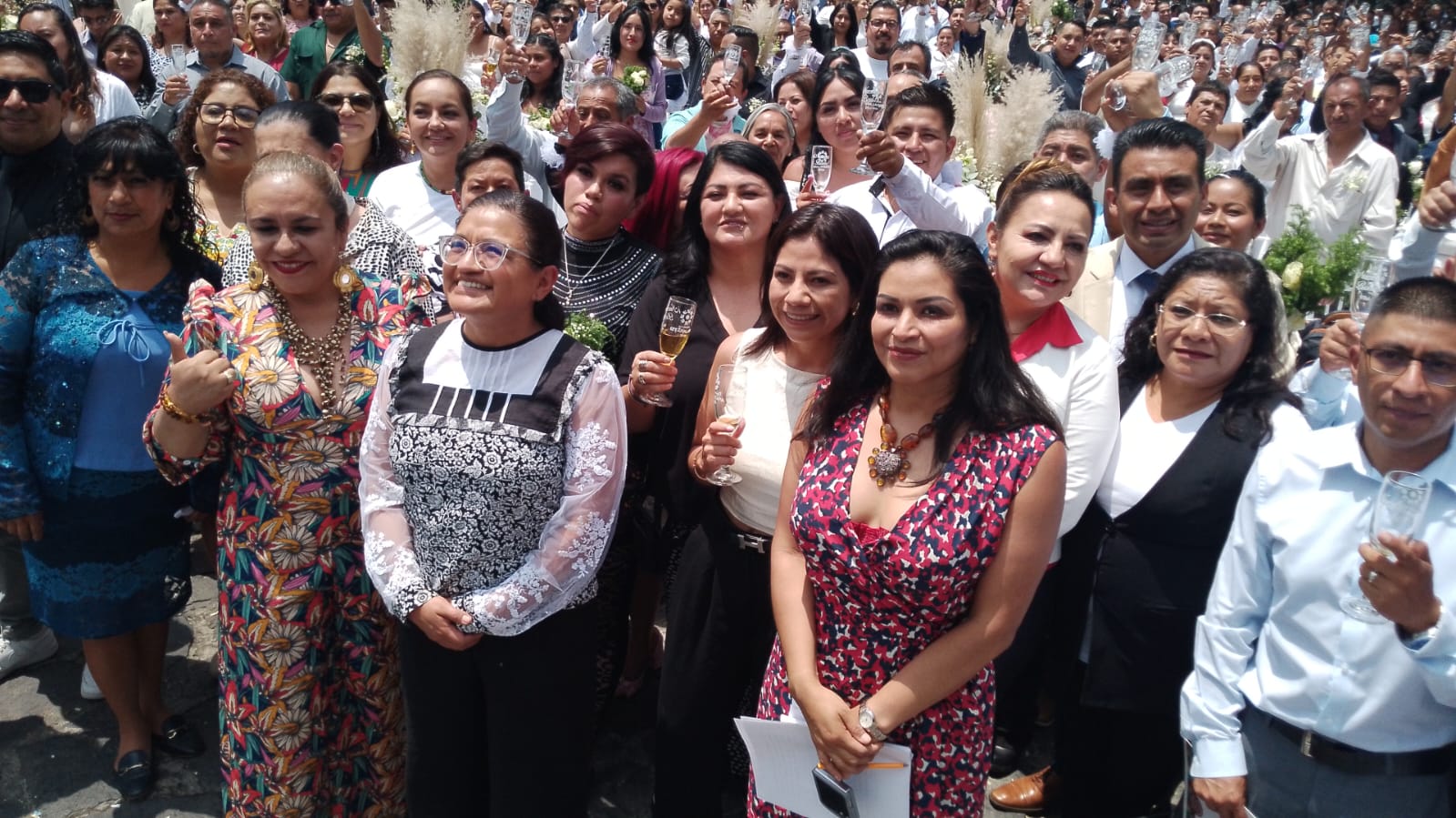Celebran boda comunitaria de 300 personas en Iztapalapa Celebran boda comunitaria de 300 personas en Iztapalapa