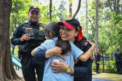 Ante el inicio del ciclo escolar 2025-2026, la alcaldía Benito Juárez refuerza la seguridad en planteles de educación básica mediante el operativo “Caminito de la Escuela”, en el que elementos de Blindar BJ360° buscan garantizar la integridad física de alumnos, madres y padres de familia, maestros y comunidad escolar. FOTOS: Especial