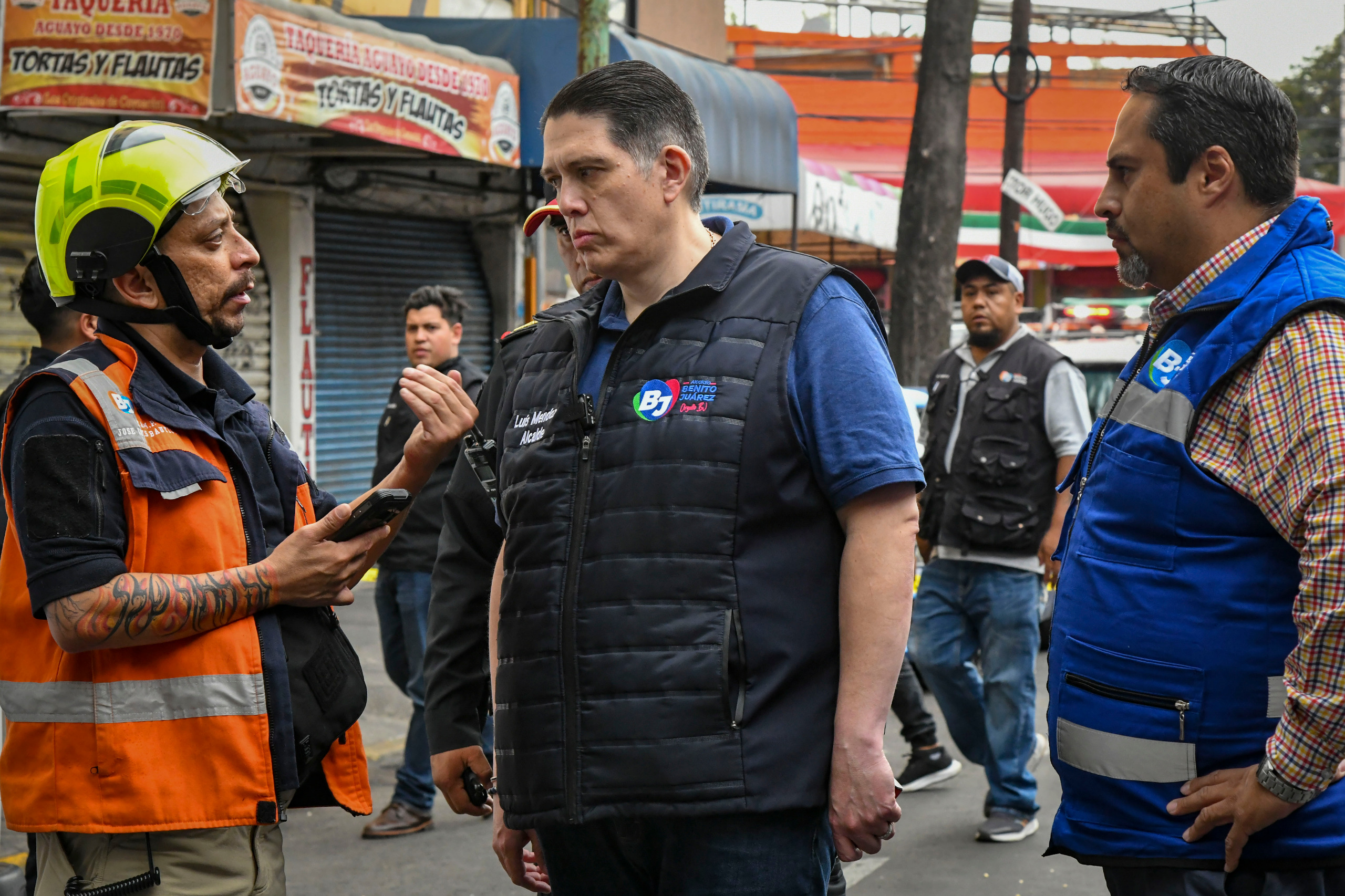 Alcalde Luis Mendoza atiende flamazo por acumulación de gas en colonia Portales Alcalde Luis Mendoza atiende flamazo por acumulación de gas en colonia Portales