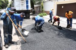 Bajo la instrucción del alcalde Luis Mendoza, la alcaldía Benito Juárez bacheó más de 48 mil metros cuadrados de carpeta asfáltica que se traducen en más de 6 mil 900 baches tapados y se continúa avanzando en su objetivo de erradicar los baches en la demarcación. FOTO: Especial