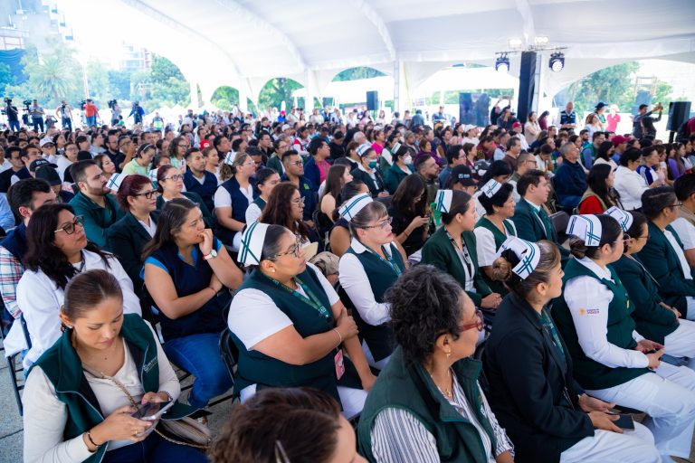 “Quiero convocar a la población a que se vacune, a toda la población de la Ciudad de México que se vacune contra el sarampión; de seis meses a 50 años de edad, hay vacunas suficientes para lograrlo”, enfatizó la mandataria capitalina ante funcionarios de Salud del gobierno federal y de la Ciudad de México”. FOTO: Especial
