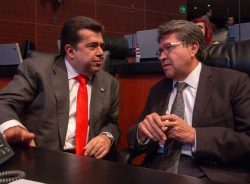 Si el diputado Pedro Haces se comporta como personaje que puede moverse en avión o helicóptero privados, celebrar su fiesta de cumpleaños en España o festejar con amigos en restaurante de suntuoso hotel de la Ciudad de México es porque posee recursos para hacerlo. FOTO: Especial