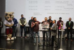El alcalde, Fernando Mercado Guaida fue testigo de honor del sorteo de la Primera Copa Magdalena “Por La Paz”, torneo de fútbol que busca fortalecer el tejido social de la demarcación, inculcando en la juventud la cultura del deporte entre las y los jóvenes que practican esta actividad física. FOTOS: Especial