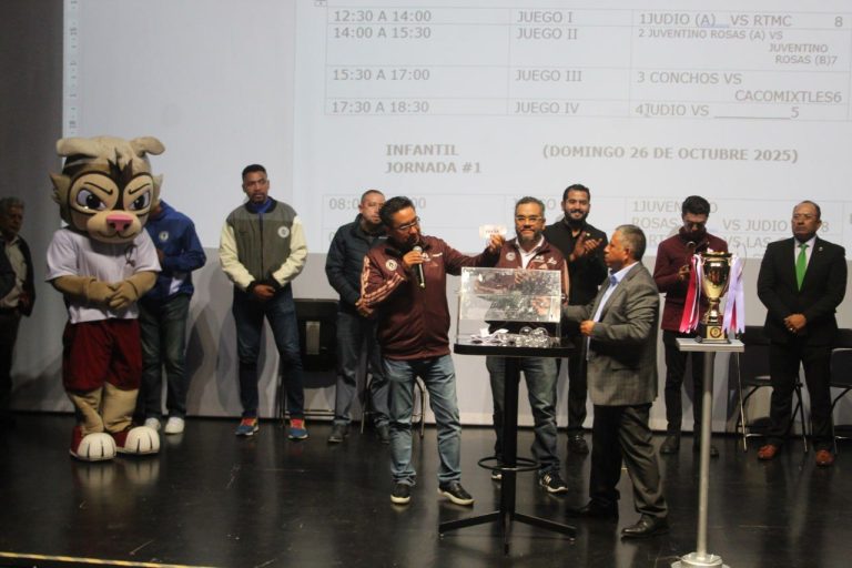 El alcalde, Fernando Mercado Guaida fue testigo de honor del sorteo de la Primera Copa Magdalena “Por La Paz”, torneo de fútbol que busca fortalecer el tejido social de la demarcación, inculcando en la juventud la cultura del deporte entre las y los jóvenes que practican esta actividad física. FOTOS: Especial