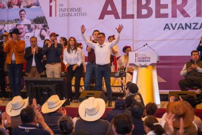 “Rendir cuentas al pueblo, mirarlo de frente, escucharlo y reconocer su voz, es lo que aprendimos del presidente Andrés Manuel López Obrador, nuestro líder moral, quien nos enseñó que el poder solo tiene sentido y se convierte en virtud cuando se pone al servicio de los demás”, destacó el diputado Alberto Vanegas.